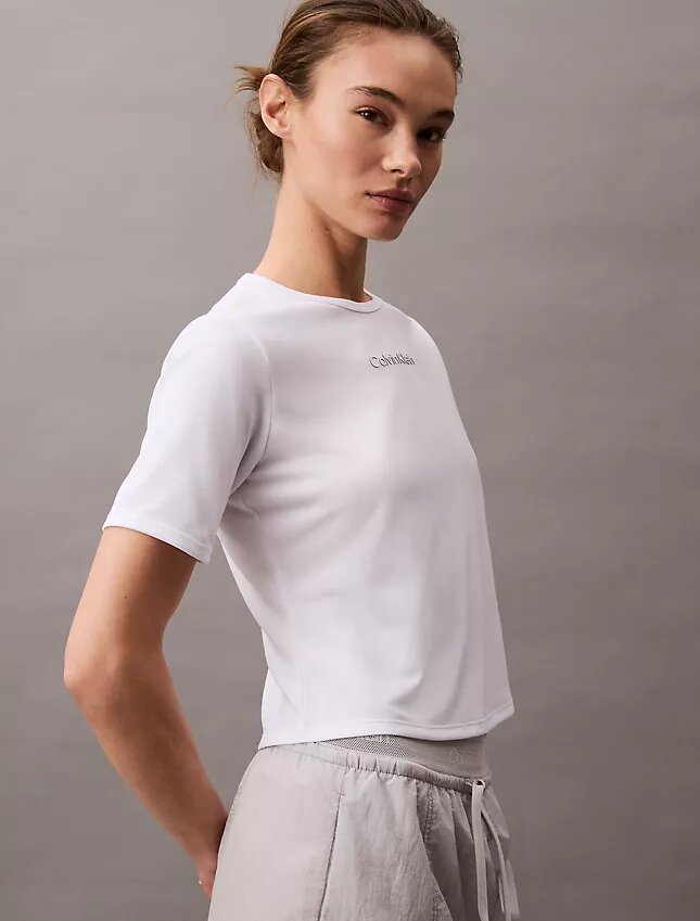 Modern sport-T-shirt med rund hals Modern sport-T-shirt med rund hals