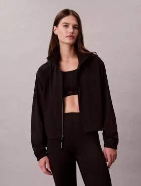 Modern sportig vindjacka