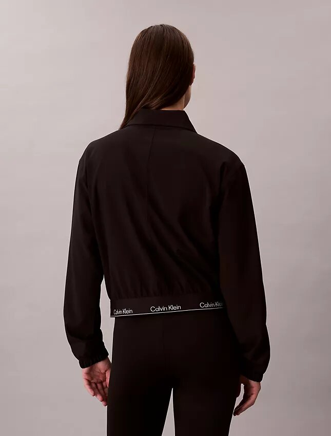 Modern sportig vindjacka Modern sportig vindjacka