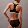 Modern stringbikini i spets Modern stringbikini i spets