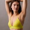 Modern triangel-bikini-toppar med logotyp Modern triangel-bikini-toppar med logotyp