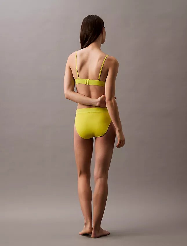 Moderna bikini-underdelar med logotyp Moderna bikini-underdelar med logotyp
