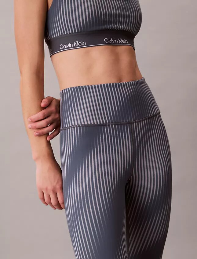Moderna sportiga leggings med hög midja och 7/8-längd Moderna sportiga leggings med hög midja och 7/8-längd