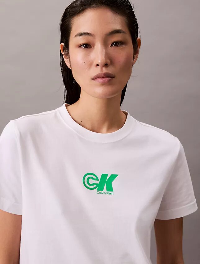 Monogram-logotyp, grafisk, smal T-shirt Monogram-logotyp, grafisk, smal T-shirt
