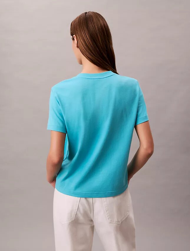 Monogram-T-shirt med V-ringning Monogram-T-shirt med V-ringning