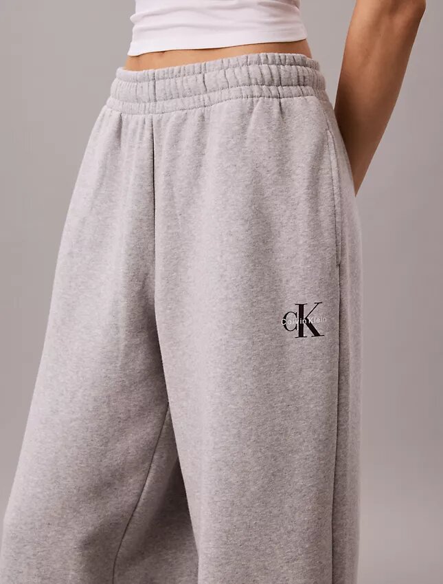 Monologo fleece-joggingbyxor med vida ben Monologo fleece-joggingbyxor med vida ben