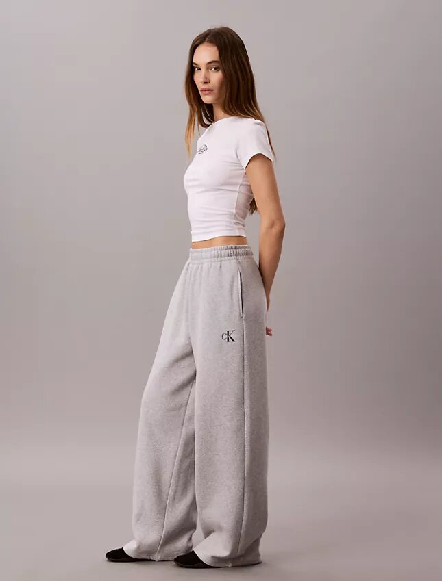 Monologo fleece-joggingbyxor med vida ben Monologo fleece-joggingbyxor med vida ben