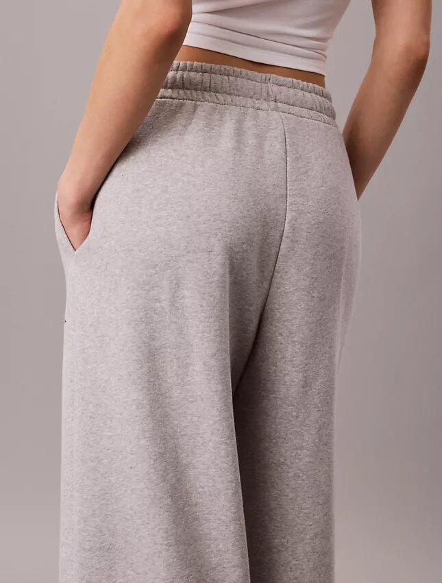Monologo fleece-joggingbyxor med vida ben Monologo fleece-joggingbyxor med vida ben