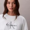 Monologo kort T-shirt med boxig silhuett Monologo kort T-shirt med boxig silhuett
