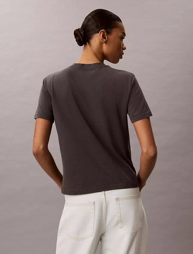 Monologo-T-shirt med syratvätt Monologo-T-shirt med syratvätt
