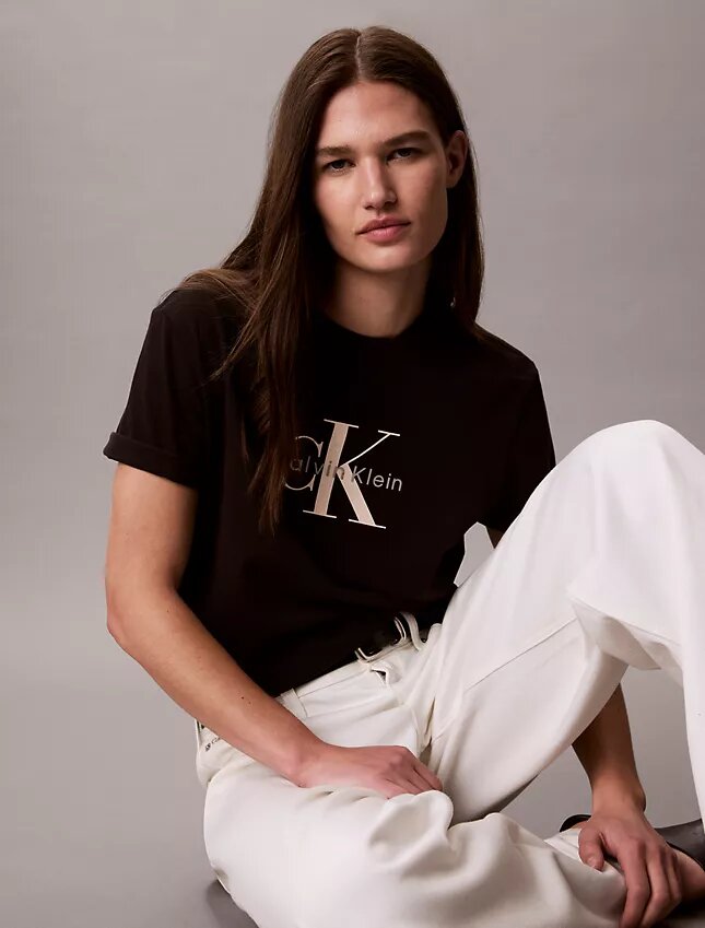 Monologo-T-shirt med syratvätt Monologo-T-shirt med syratvätt