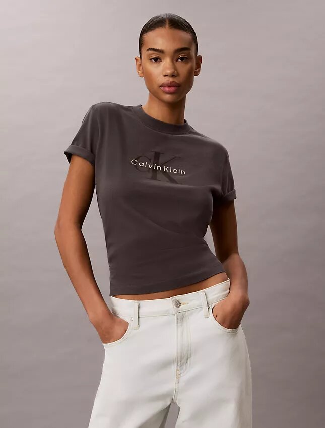 Monologo-T-shirt med syratvätt Monologo-T-shirt med syratvätt