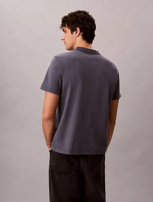 Monologo-T-shirt med syratvätt Monologo-T-shirt med syratvätt