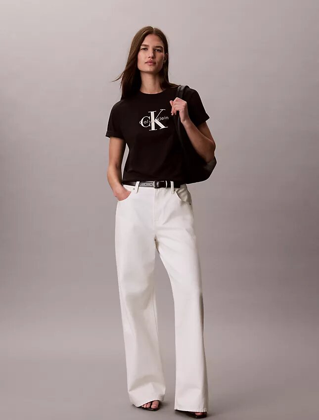 Monologo-T-shirt med syratvätt Monologo-T-shirt med syratvätt