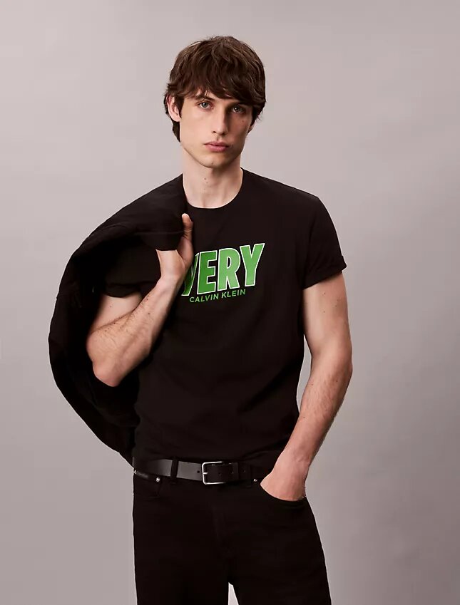 Mycket grafisk, avslappnad T-shirt Mycket grafisk, avslappnad T-shirt