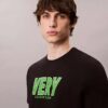 Mycket grafisk, avslappnad T-shirt Mycket grafisk, avslappnad T-shirt