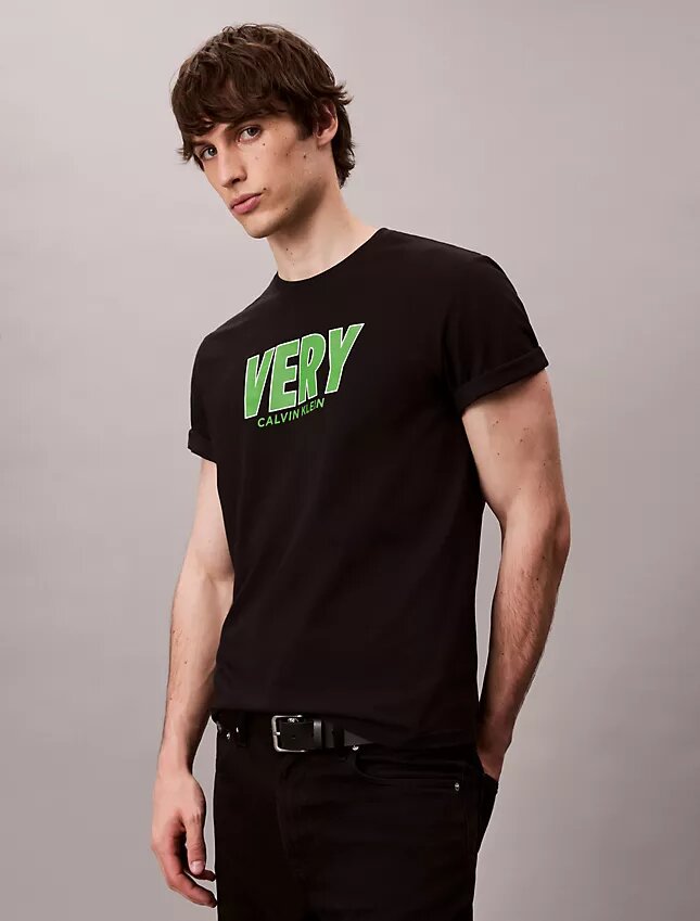 Mycket grafisk, avslappnad T-shirt Mycket grafisk, avslappnad T-shirt