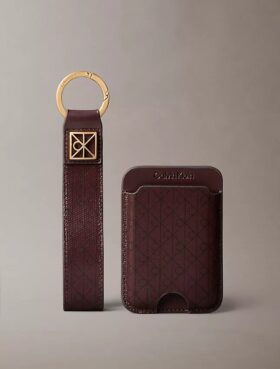 Nyckelring och kortfodral med Monogram-mönster över hela ytan