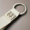 Nyckelring och kortfodral med Monogram-mönster över hela ytan Nyckelring och kortfodral med Monogram-mönster över hela ytan