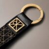 Nyckelring och kortfodral med Monogram-mönster över hela ytan Nyckelring och kortfodral med Monogram-mönster över hela ytan
