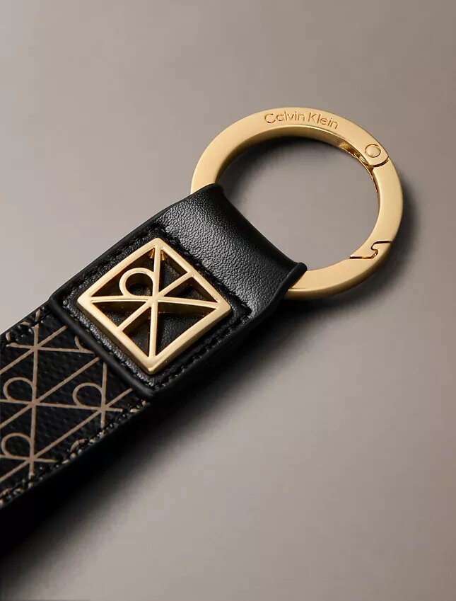 Nyckelring och kortfodral med Monogram-mönster över hela ytan Nyckelring och kortfodral med Monogram-mönster över hela ytan