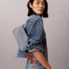 Omvandlingsbar axelväska i Denim med logotyp Omvandlingsbar axelväska i Denim med logotyp