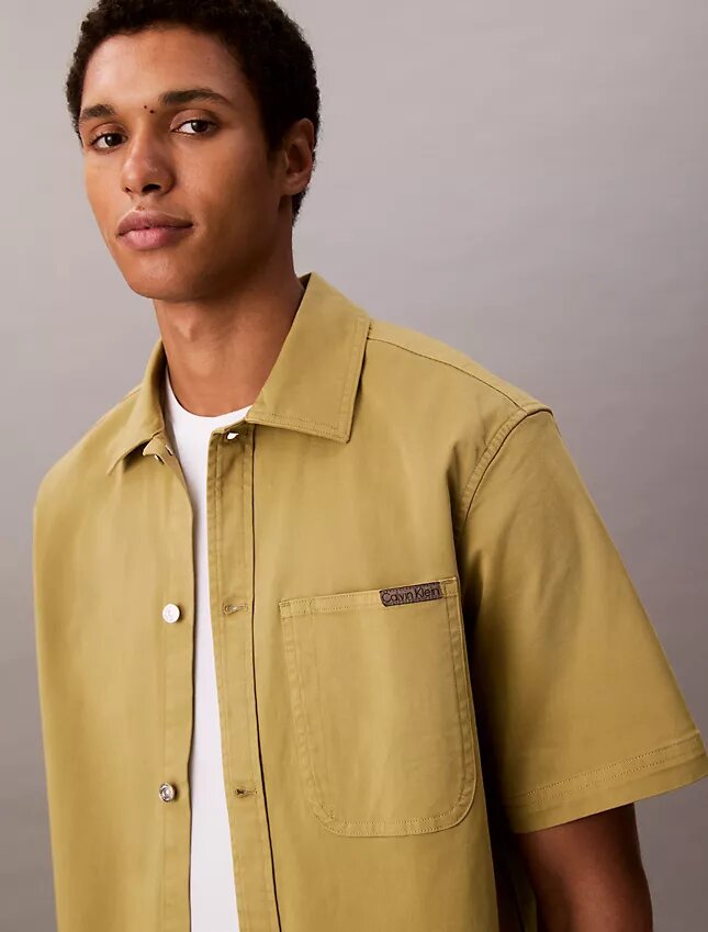 Praktisk, avslappnad Utility Shirt med knappar Praktisk, avslappnad Utility Shirt med knappar