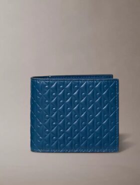 Präglad bifold-plånbok med Monogram-mönster över hela ytan och myntficka Präglad bifold-plånbok med Monogram-mönster över hela ytan och myntficka
