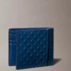 Präglad bifold-plånbok med Monogram-mönster över hela ytan och myntficka Präglad bifold-plånbok med Monogram-mönster över hela ytan och myntficka