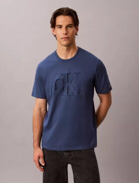 Präglad Monogram-T-shirt i klassisk stil