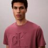 Präglad Monogram-T-shirt i klassisk stil Präglad Monogram-T-shirt i klassisk stil