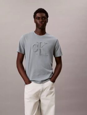 Präglad Monogram-T-shirt i klassisk stil