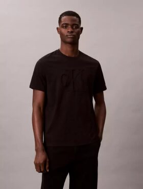 Präglad Monogram-T-shirt i klassisk stil