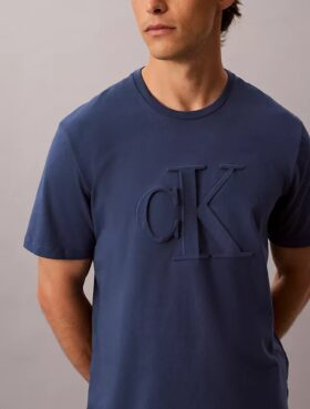 Präglad Monogram-T-shirt i klassisk stil