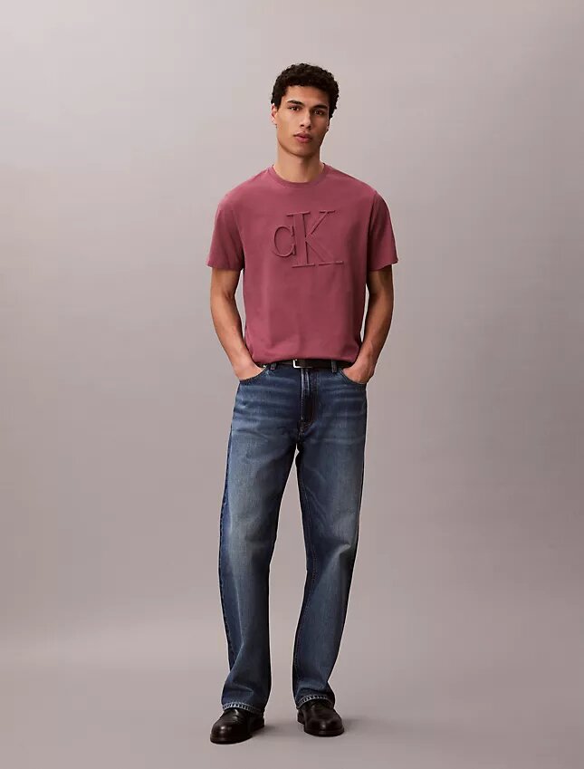 Präglad Monogram-T-shirt i klassisk stil Präglad Monogram-T-shirt i klassisk stil