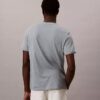 Präglad Monogram-T-shirt i klassisk stil Präglad Monogram-T-shirt i klassisk stil