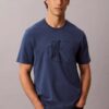 Präglad Monogram-T-shirt i klassisk stil