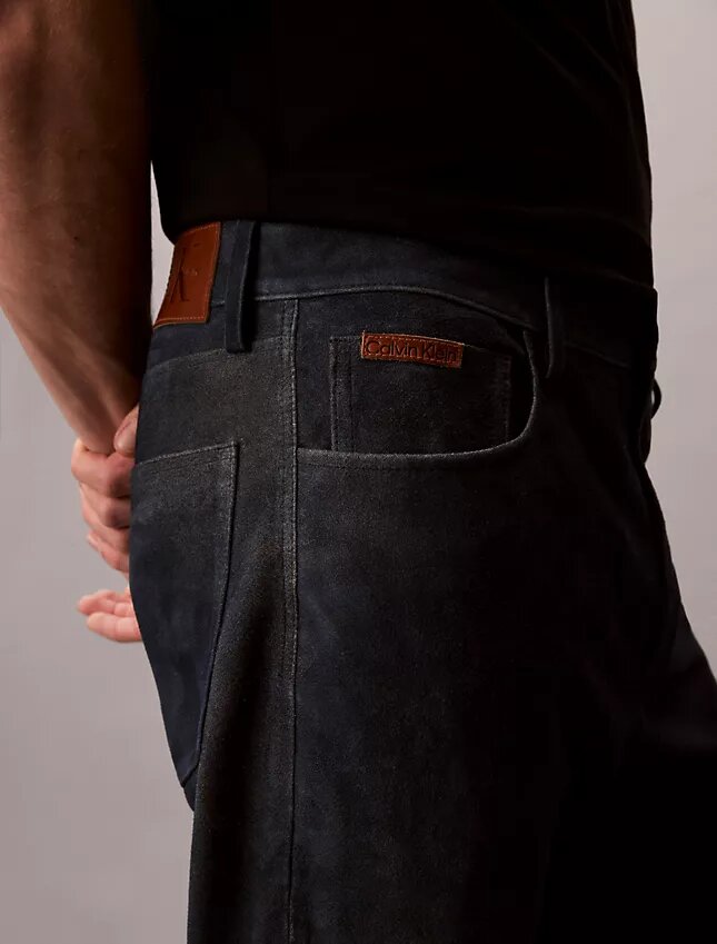 Raka byxor i mocka i 90s Straight-stil Raka byxor i mocka i 90s Straight-stil