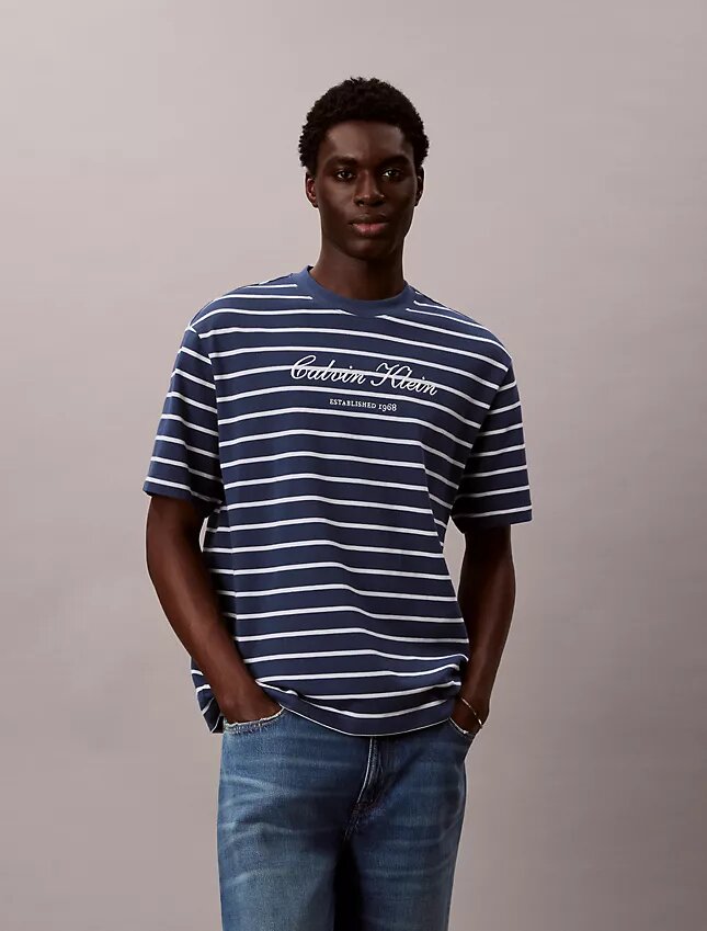 Randig T-shirt med logotyp Randig T-shirt med logotyp