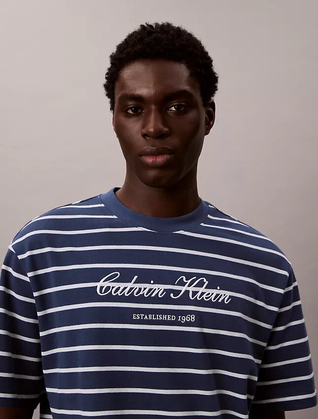 Randig T-shirt med logotyp Randig T-shirt med logotyp