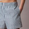 Randiga shorts i bomullspoplin