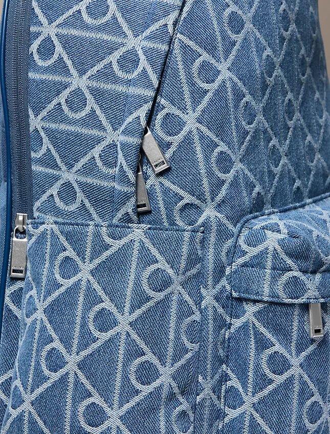 Ryggsäck i denim med emblem över hela ytan Ryggsäck i denim med emblem över hela ytan