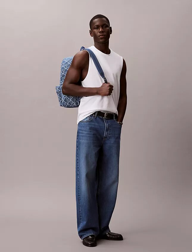 Ryggsäck i denim med emblem över hela ytan Ryggsäck i denim med emblem över hela ytan