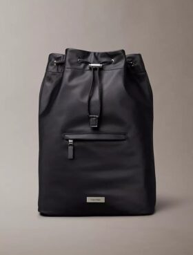 Ryggsäck i matt nylon med dragsko