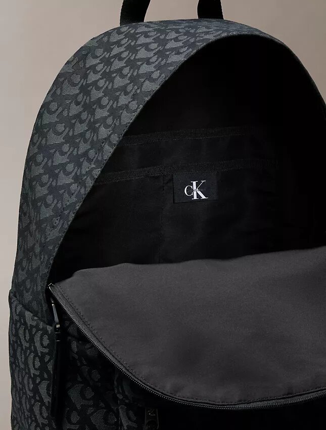 Ryggsäck med Monogram-logotyp över hela ytan Ryggsäck med Monogram-logotyp över hela ytan