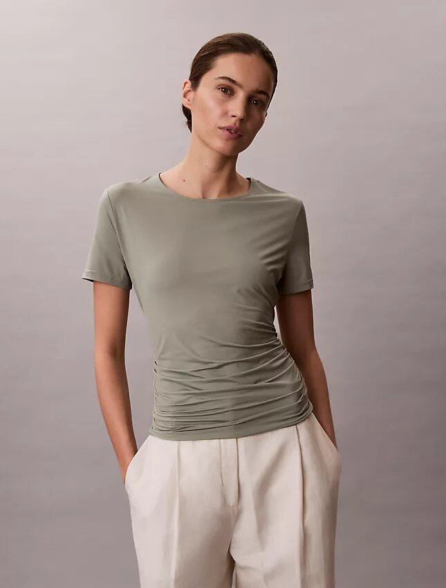 Rynkad T-shirt med smal passform Rynkad T-shirt med smal passform