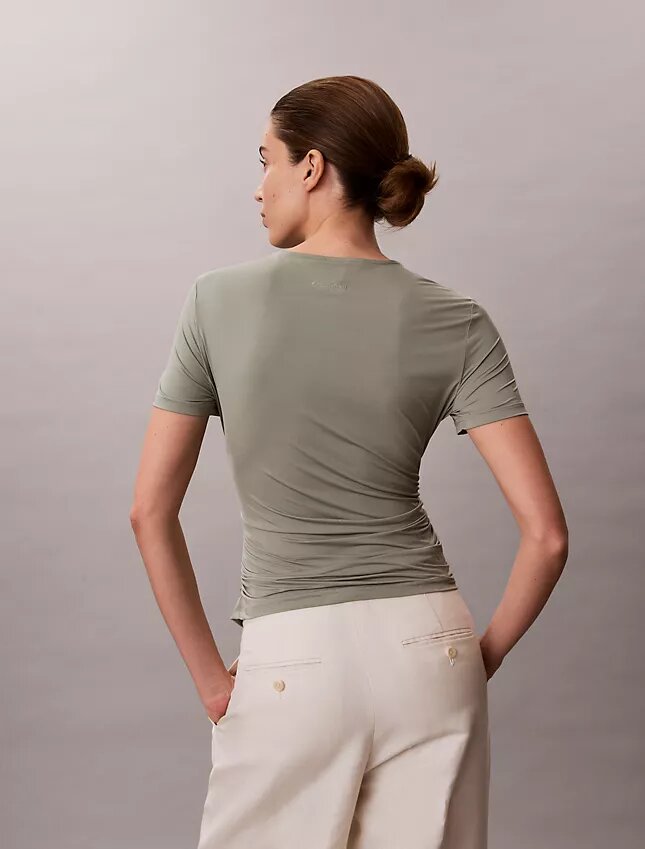 Rynkad T-shirt med smal passform Rynkad T-shirt med smal passform
