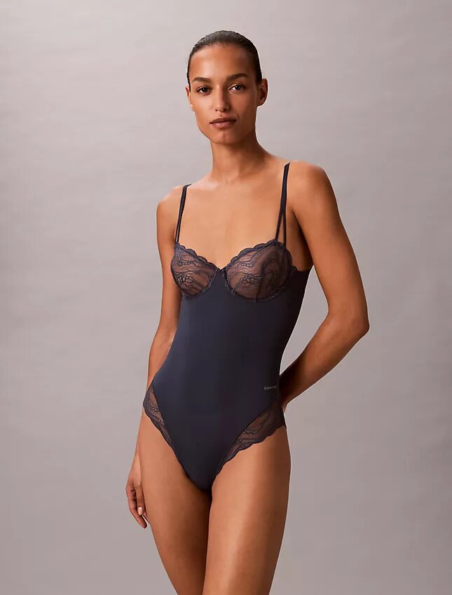Sensuell bodysuit i stretchspets Sensuell bodysuit i stretchspets