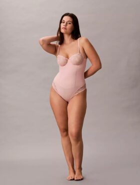 Sensuell bodysuit i stretchspets