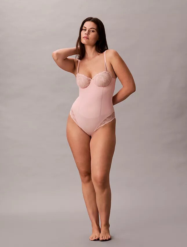 Sensuell bodysuit i stretchspets Sensuell bodysuit i stretchspets